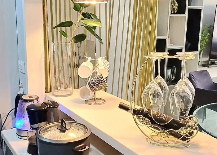 1 Master Br With Full Bathroom And Jet Tub 2nd Br With Full Bathroom Elegant Fully Furnished With Feels *