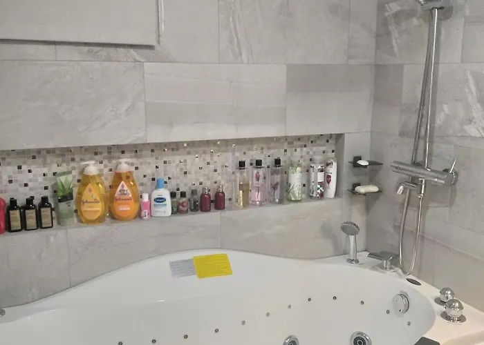 1 Master Br With Full Bathroom And Jet Tub 2nd Br With Full Bathroom Elegant Fully Furnished With Feels